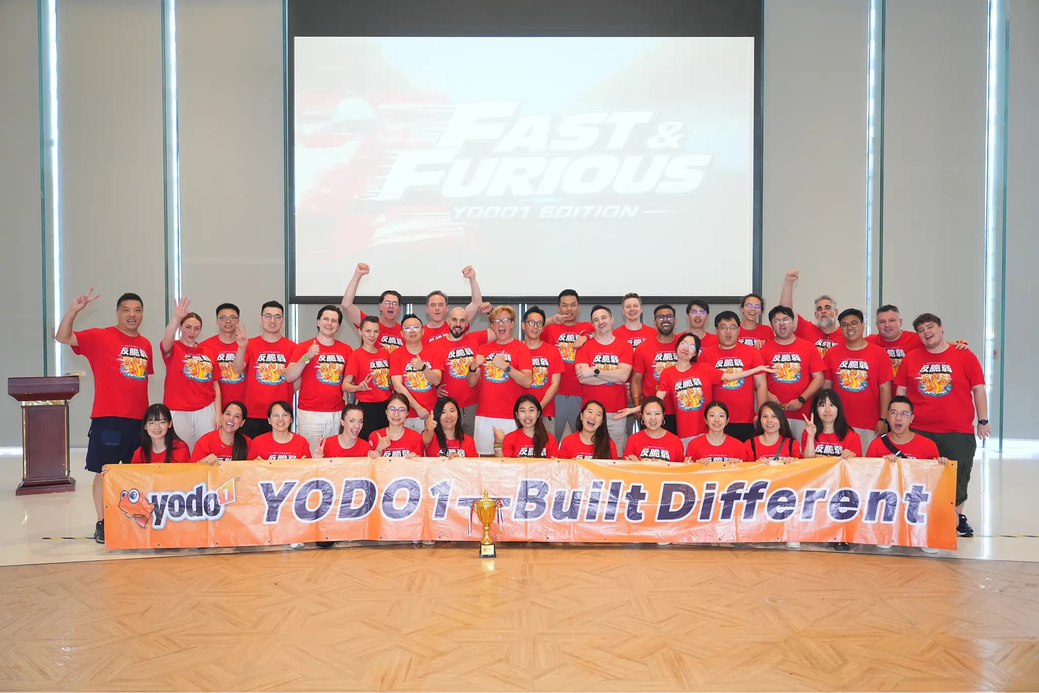 游道易龙舟队合影:YODO1 Built Different